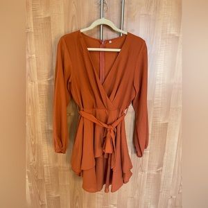 Dress with waist tie